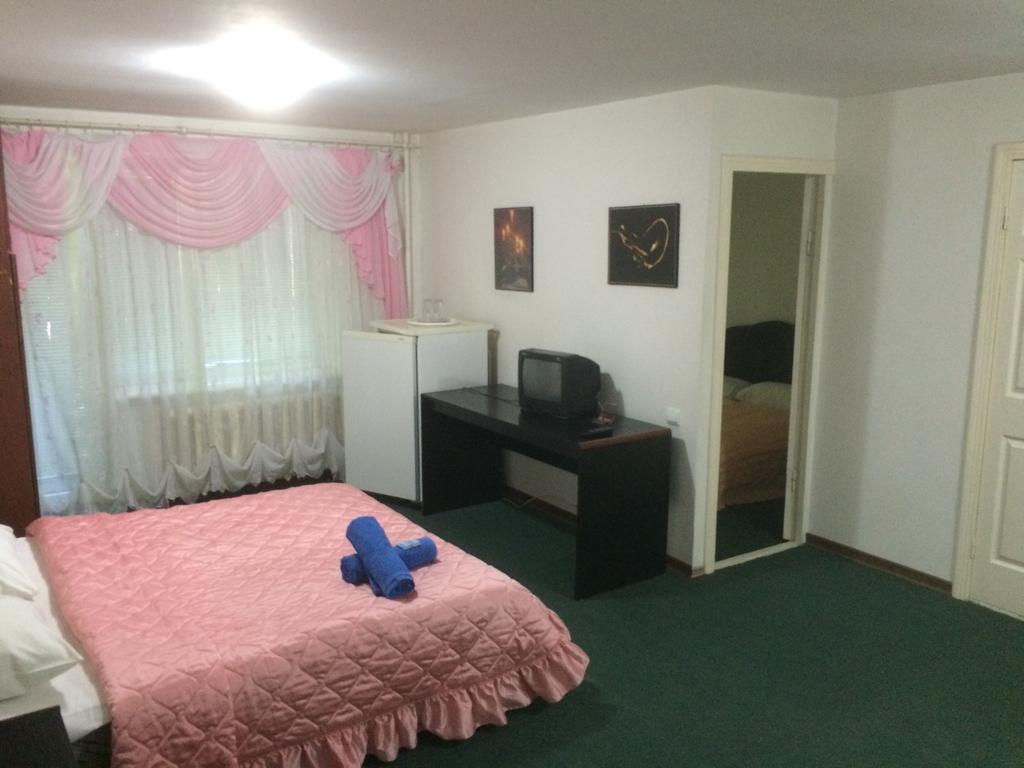 Mini Hotel Vesna Dnipro Habitación foto